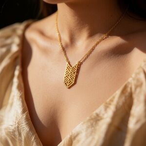 🌟 NWT "Layers" Geometric Gold Chevron Necklace 🌟